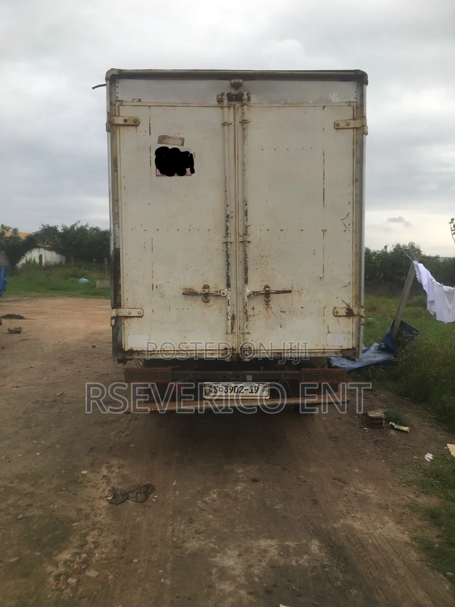 Isuzu Cargo Truck Strong for the Road