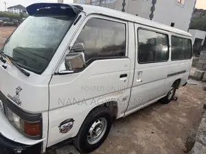 Nissan Caravan (Urvan) 1993 White