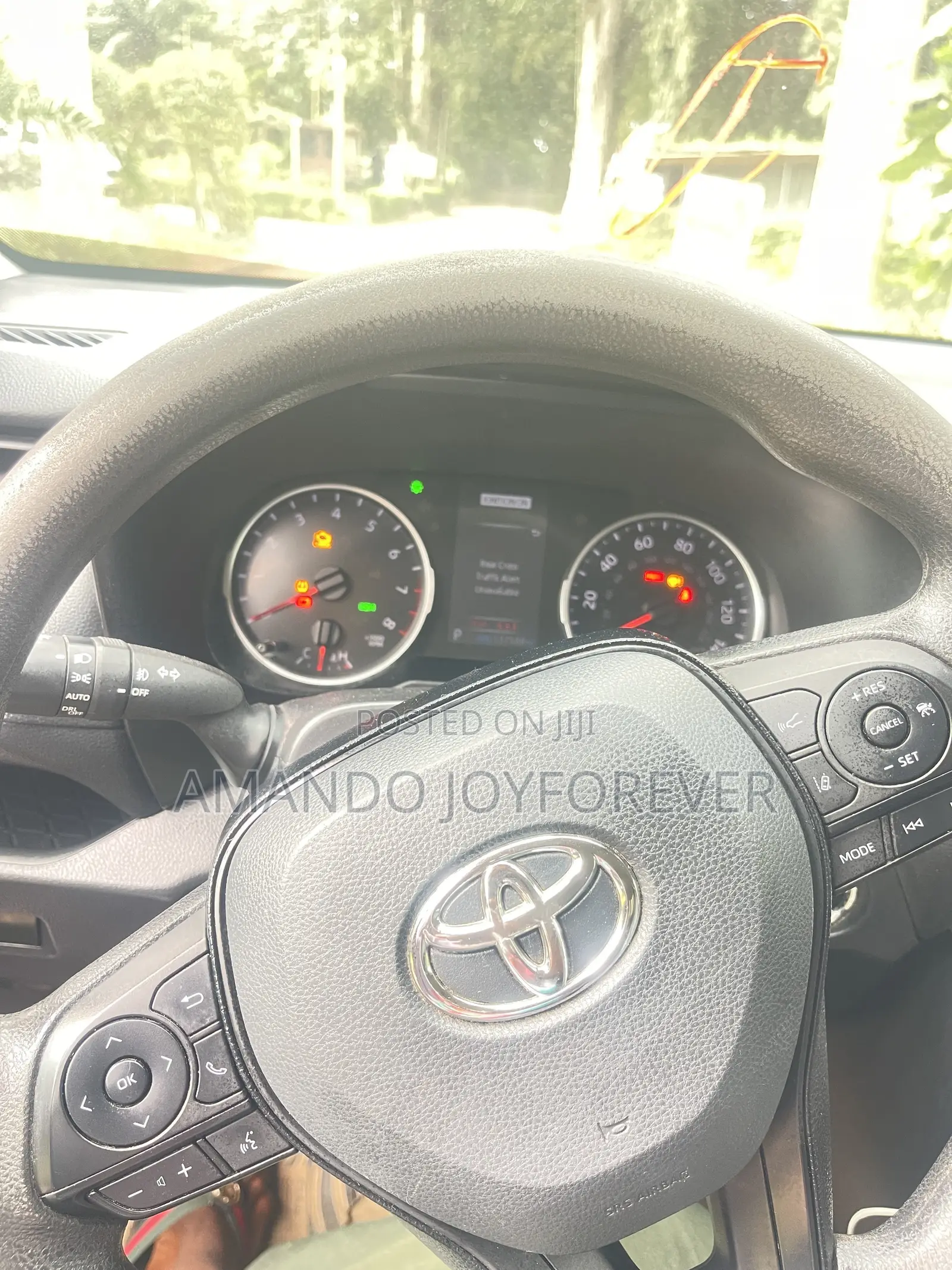 Toyota RAV4 XLE 2021 Silver
