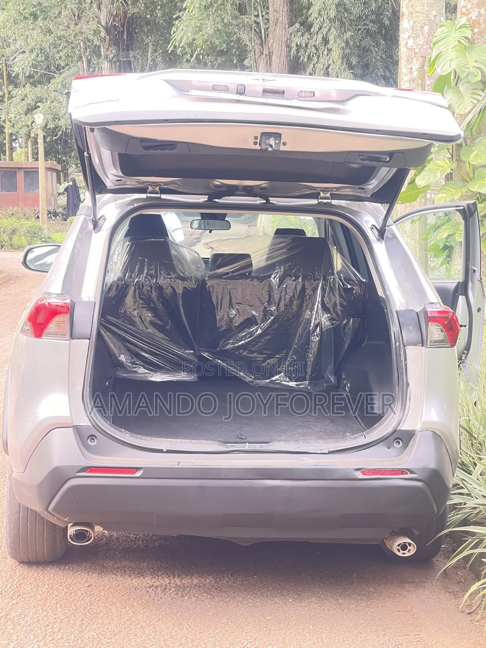 Toyota RAV4 XLE 2021 Silver