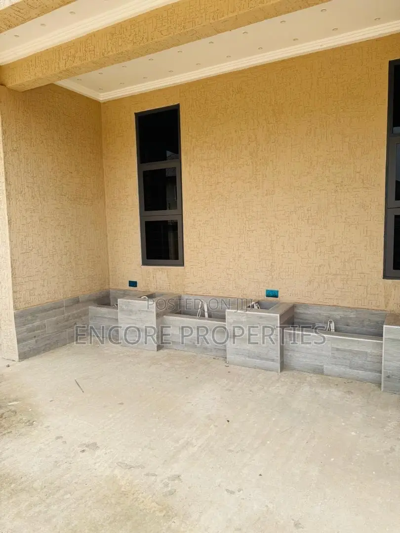 4bdrm House in West Trassaco, Ashaley Botwe for sale