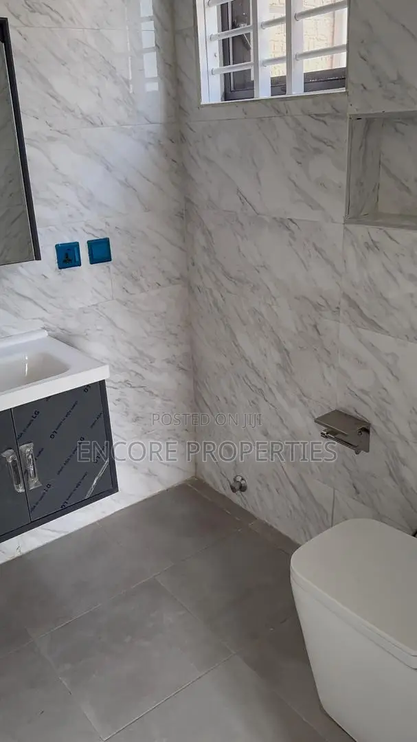 4bdrm House in West Trassaco, Ashaley Botwe for sale