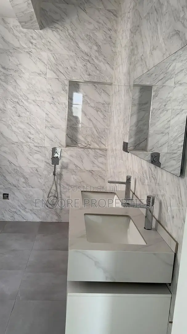 4bdrm House in West Trassaco, Ashaley Botwe for sale