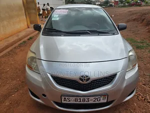 Toyota Yaris 2011 Silver