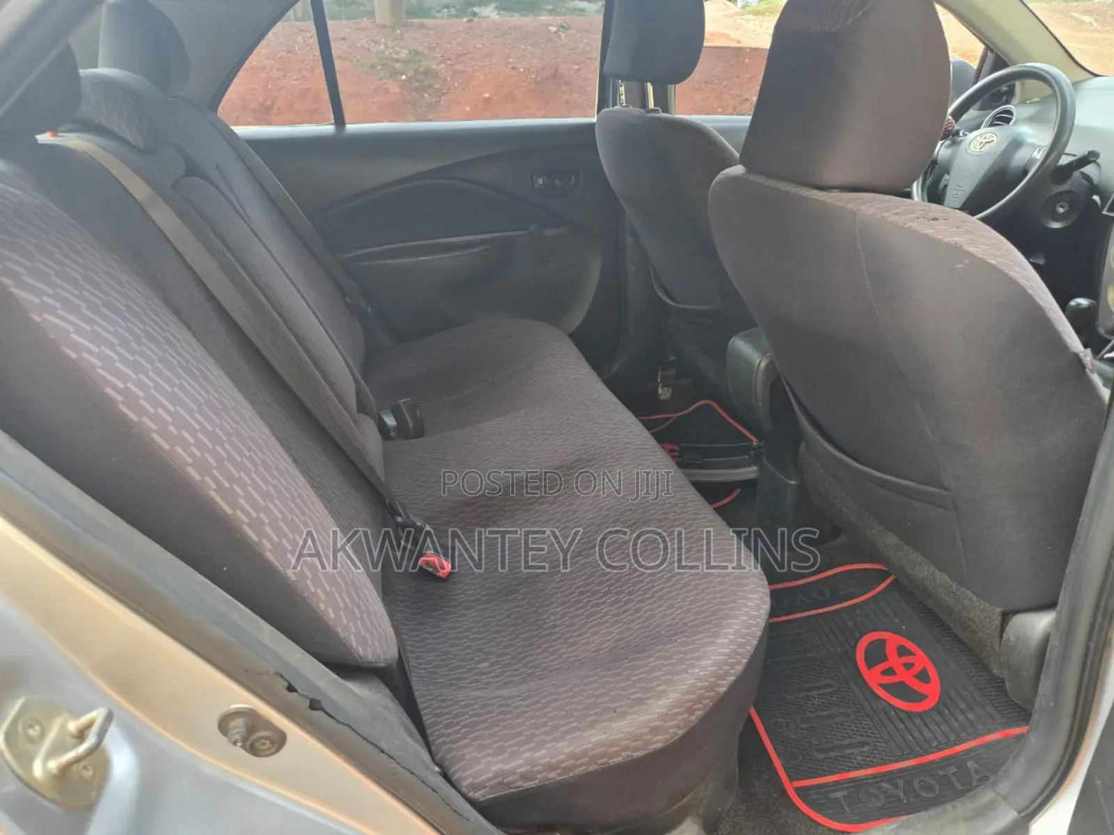 Toyota Yaris 2011 Silver