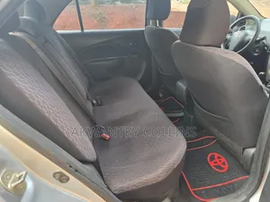 Toyota Yaris 2011 Silver