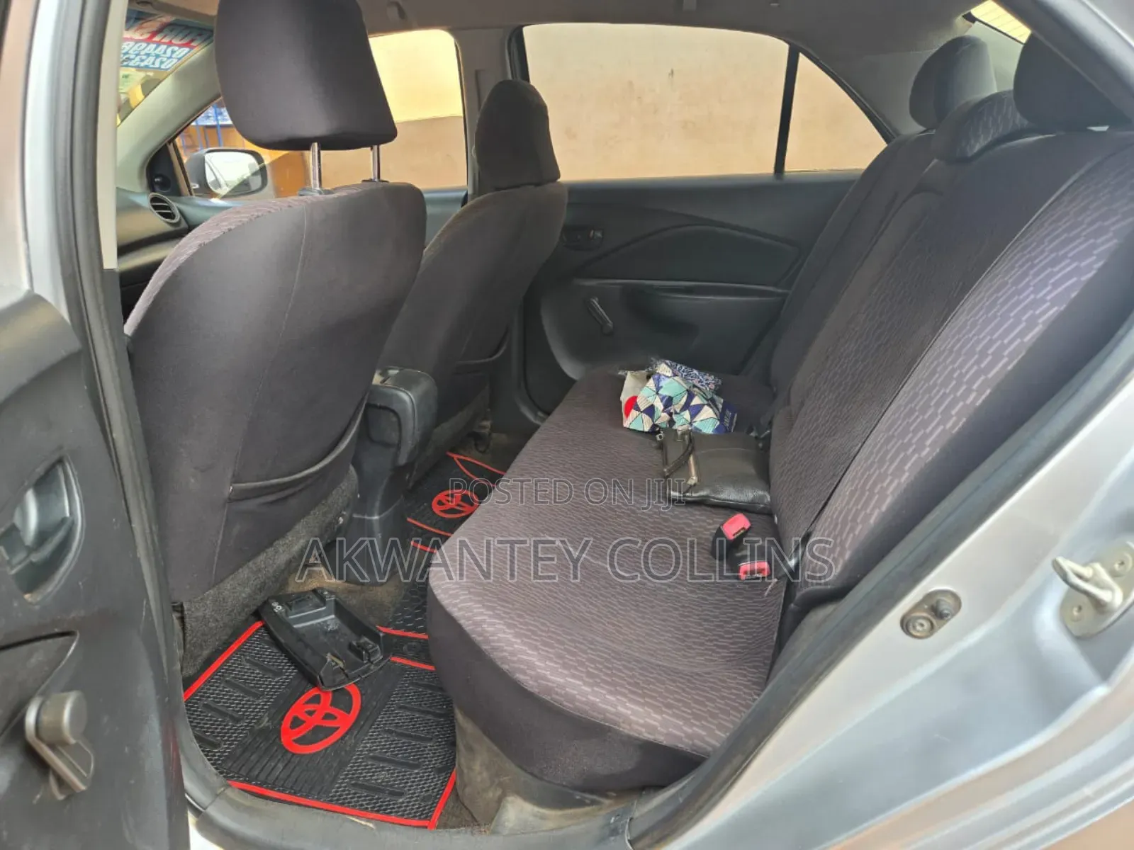 Toyota Yaris 2011 Silver