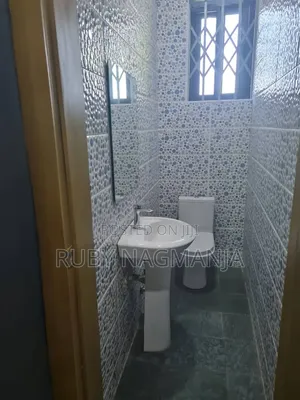 8bdrm House in Ekman Ash, Oyibi for sale