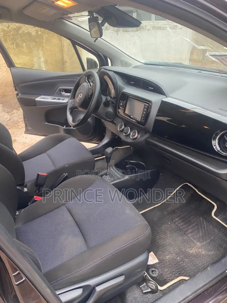 Toyota Vitz 1.3 FWD 3dr 2016 Gray