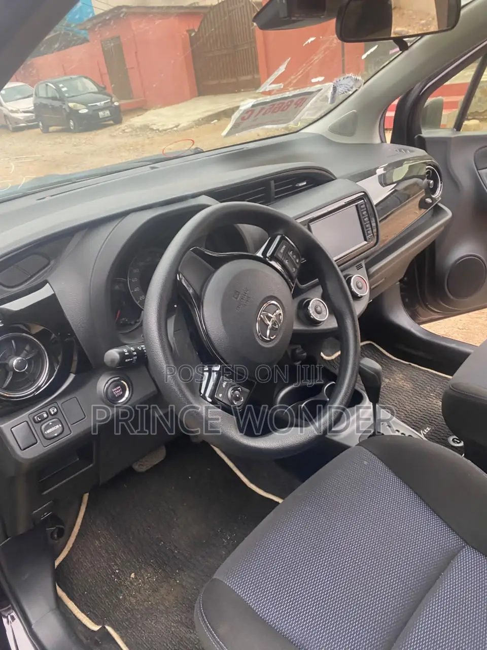 Toyota Vitz 1.3 FWD 3dr 2016 Gray