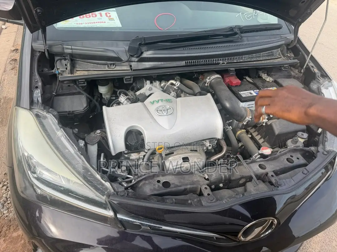 Toyota Vitz 1.3 FWD 3dr 2016 Gray