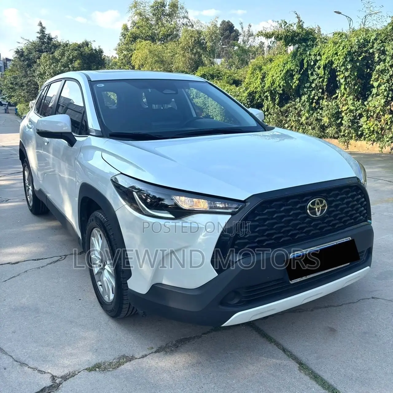 Toyota RAV4 LE 2025 White
