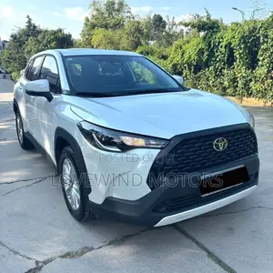 Toyota RAV4 LE 2025 White