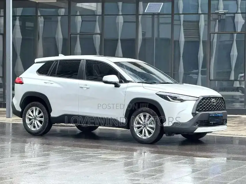 Toyota RAV4 LE 2025 White