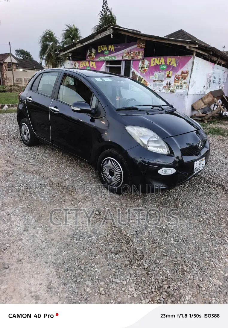 Toyota Vitz 2010 Black