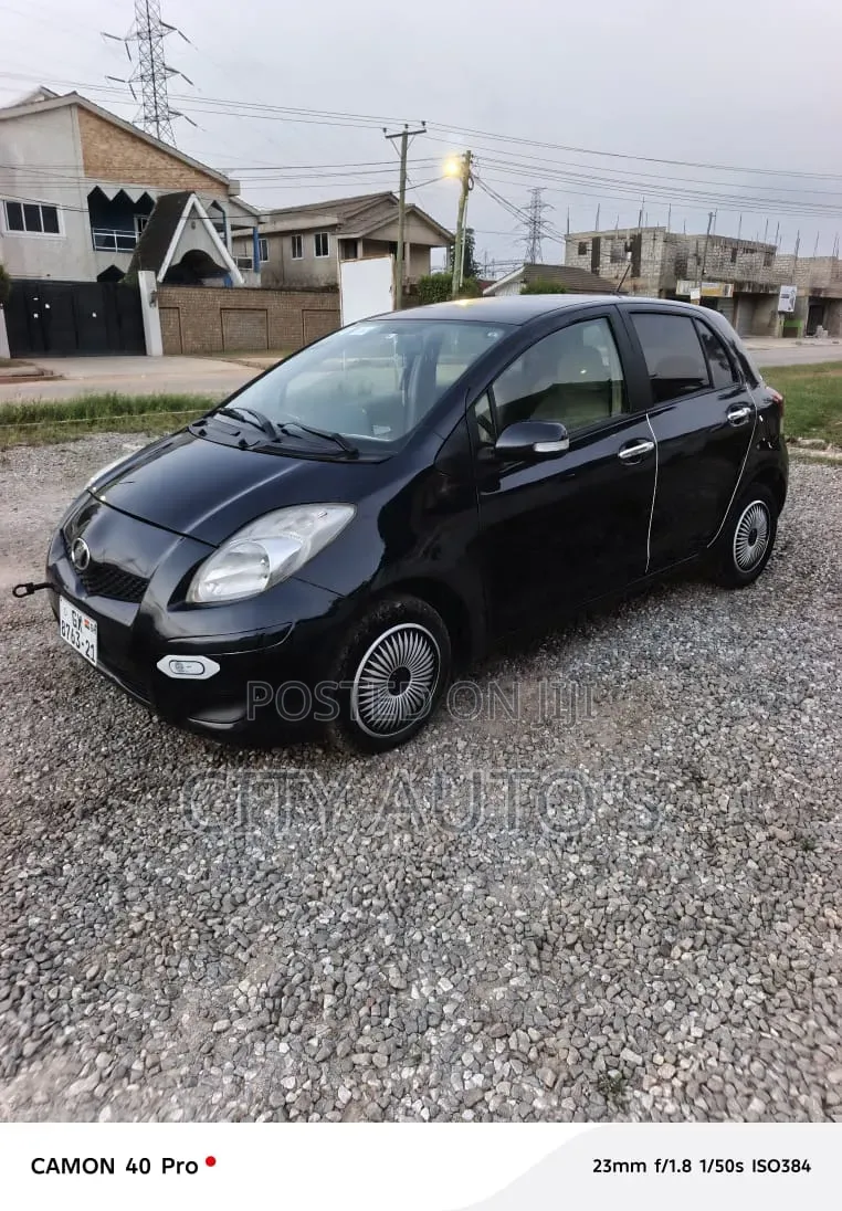 Toyota Vitz 2010 Black