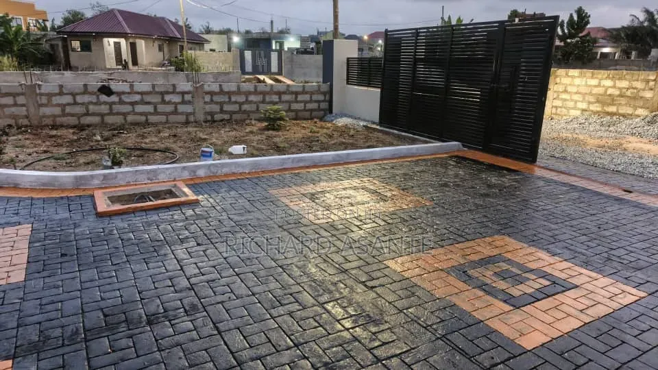 3bdrm House in Pokuase for sale