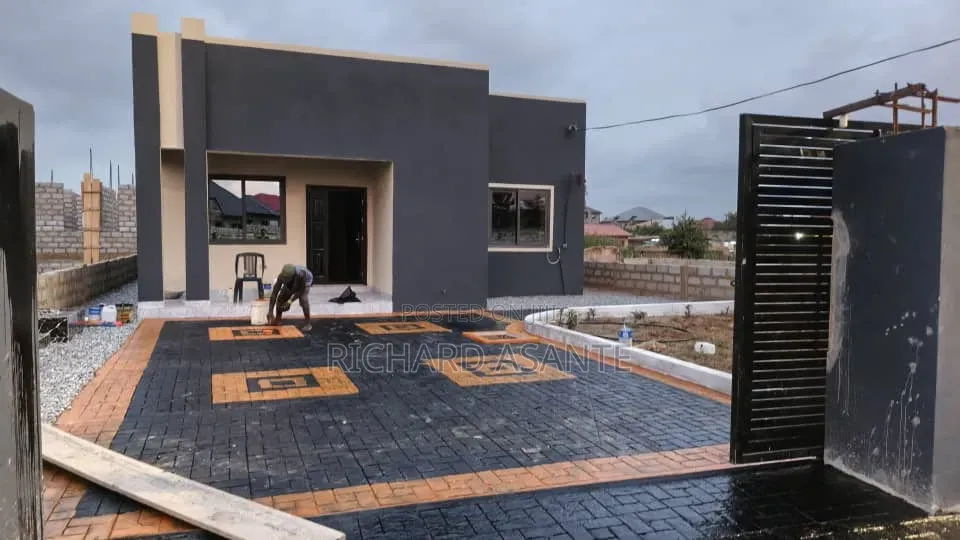3bdrm House in Pokuase for sale