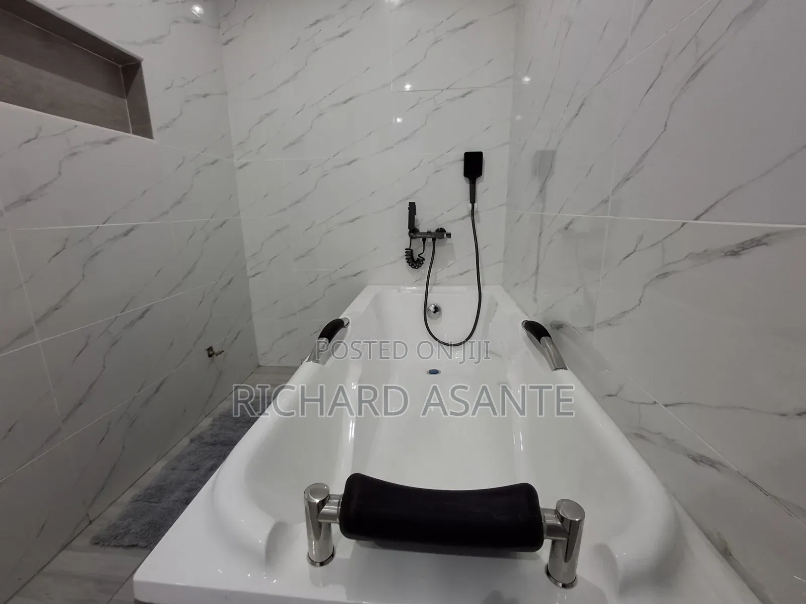 Lovely AirBnb Complete PentHouse With Bathtub at Pokuase