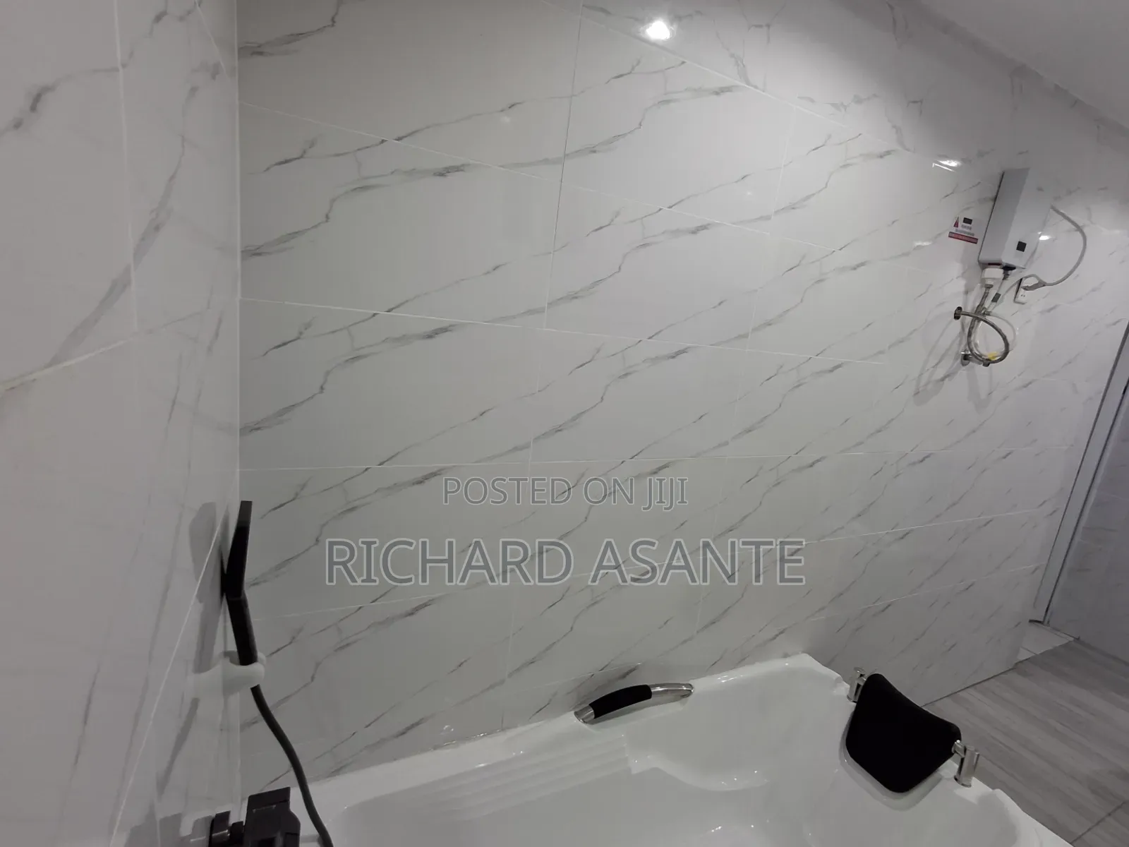 Lovely AirBnb Complete PentHouse With Bathtub at Pokuase