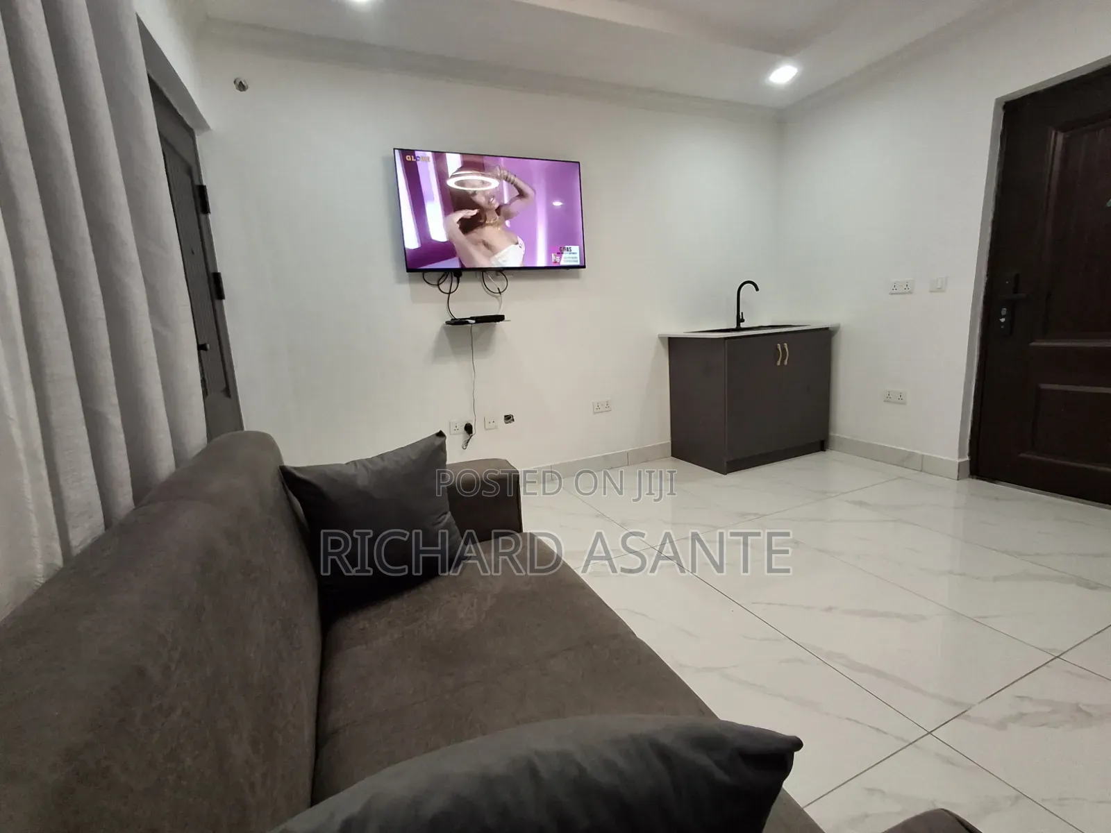 Lovely AirBnb Complete PentHouse With Bathtub at Pokuase