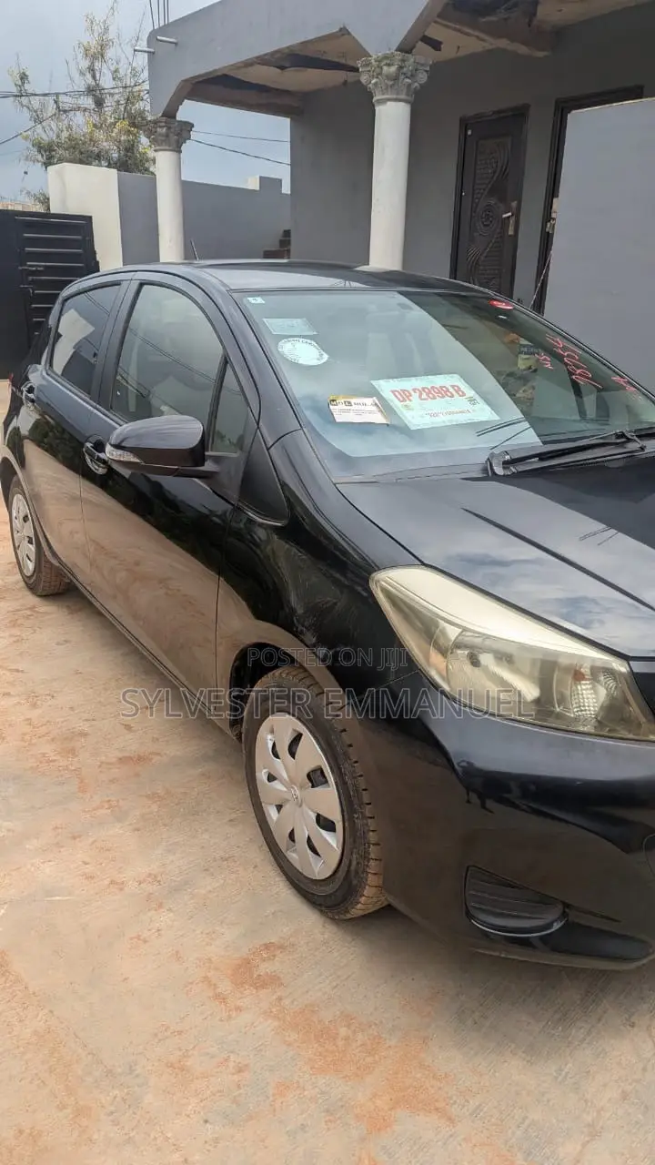Toyota Vitz 1.3 AWD 3dr 2014 Black