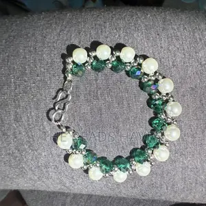 Emerald Green Beaded Pearl Bracelet