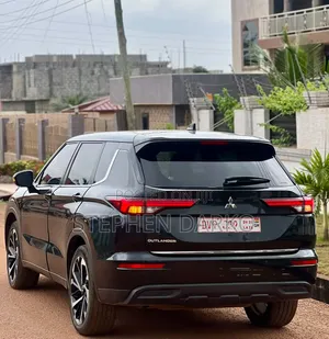 Mitsubishi Outlander 2022 Black