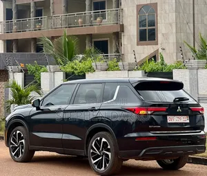 Mitsubishi Outlander 2022 Black