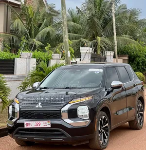 Mitsubishi Outlander 2022 Black