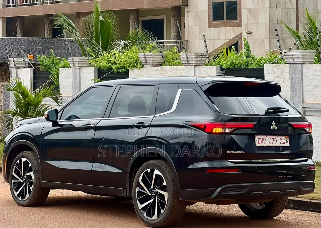 Mitsubishi Outlander 2022 Black