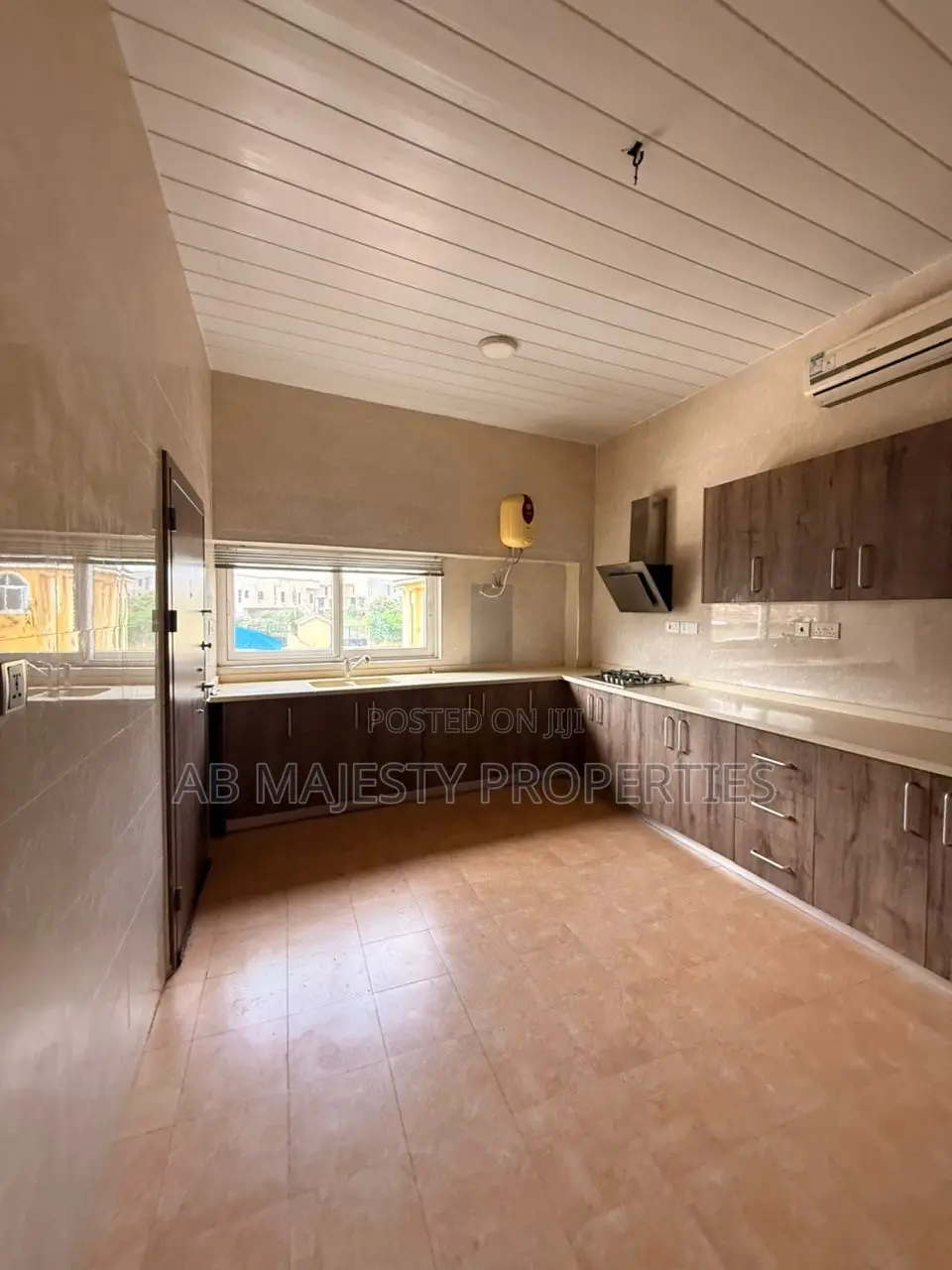 3bdrm Apartment in Ab Majesty, Ability for rent