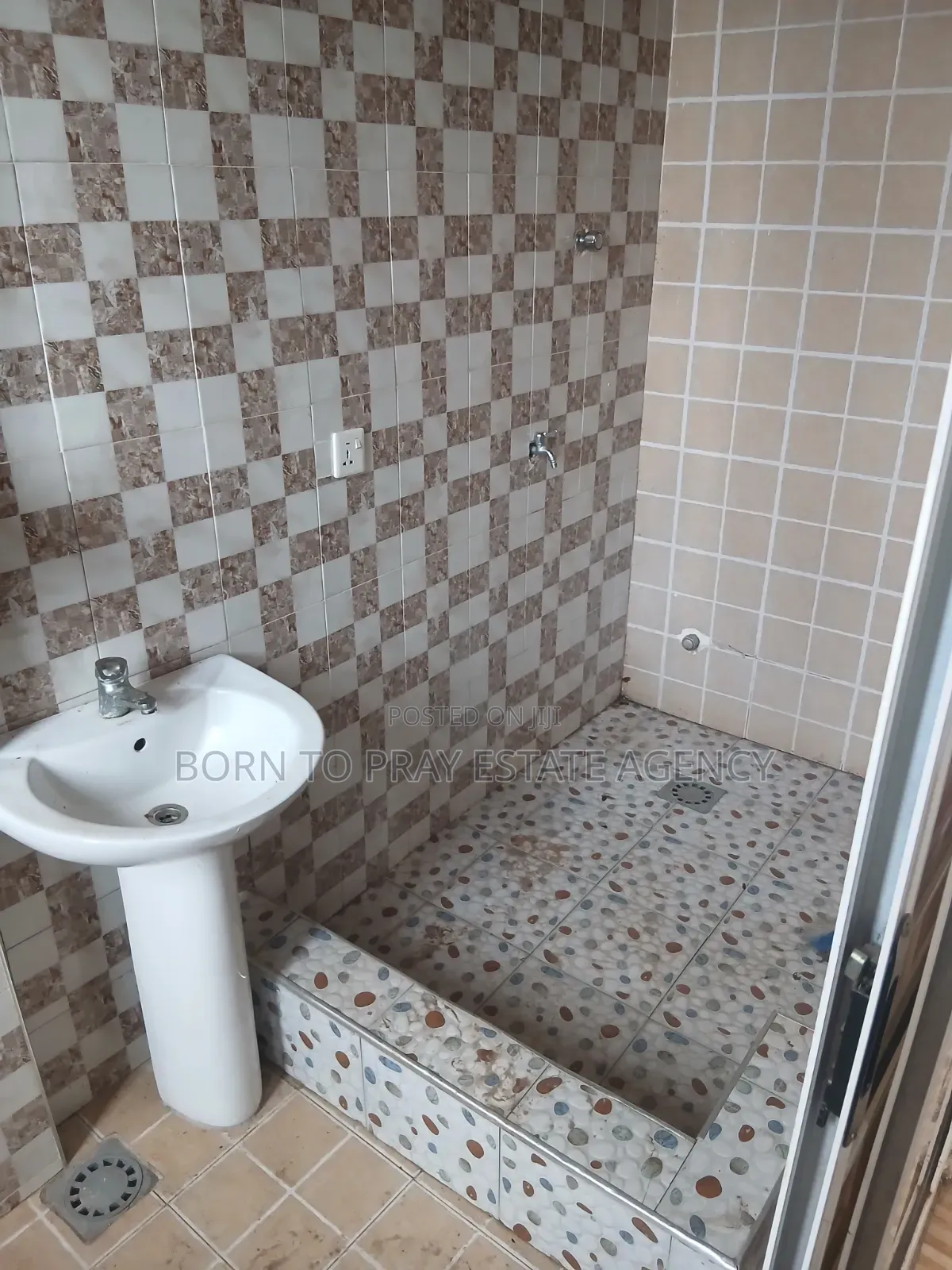 1bdrm Apartment in Born To Pray Estate, Ejisu-Juaben Municipal for rent