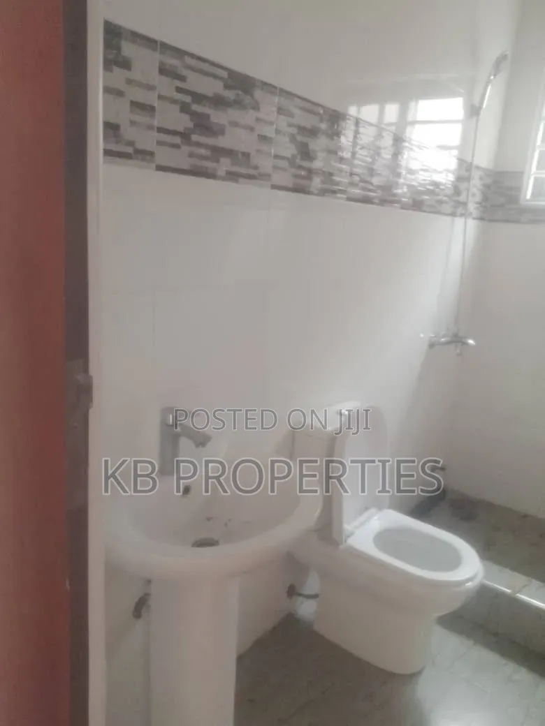 3bdrm House in Kb Properties, Lashibi for rent