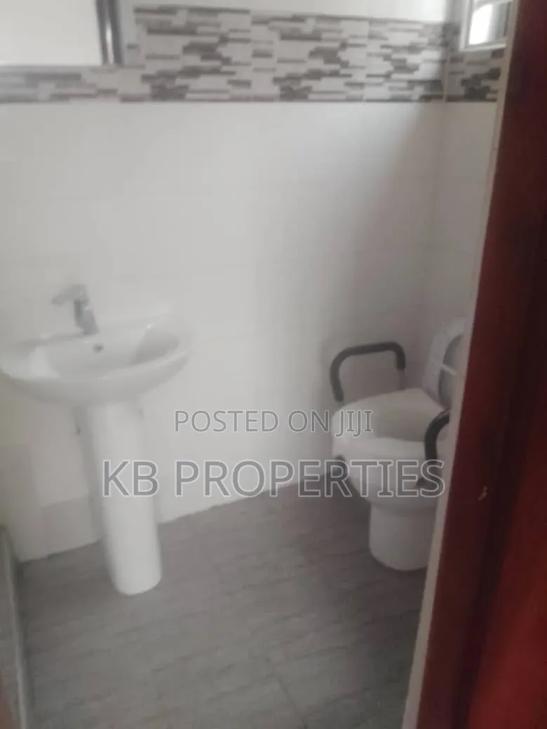 3bdrm House in Kb Properties, Lashibi for rent
