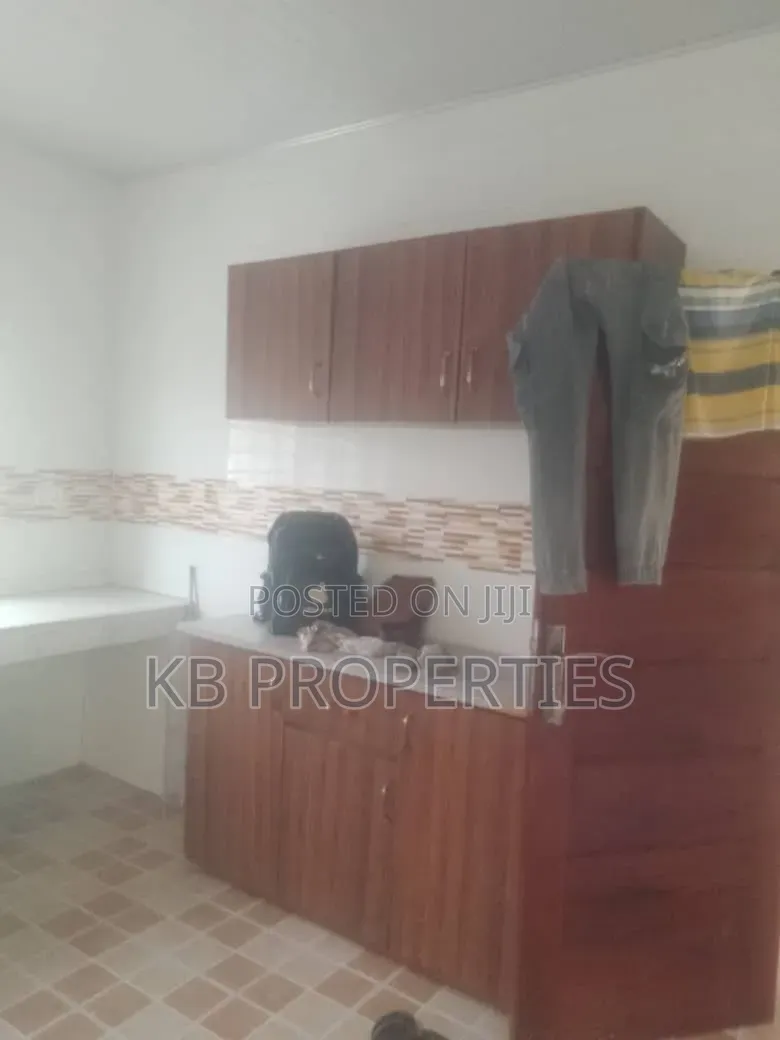3bdrm House in Kb Properties, Lashibi for rent