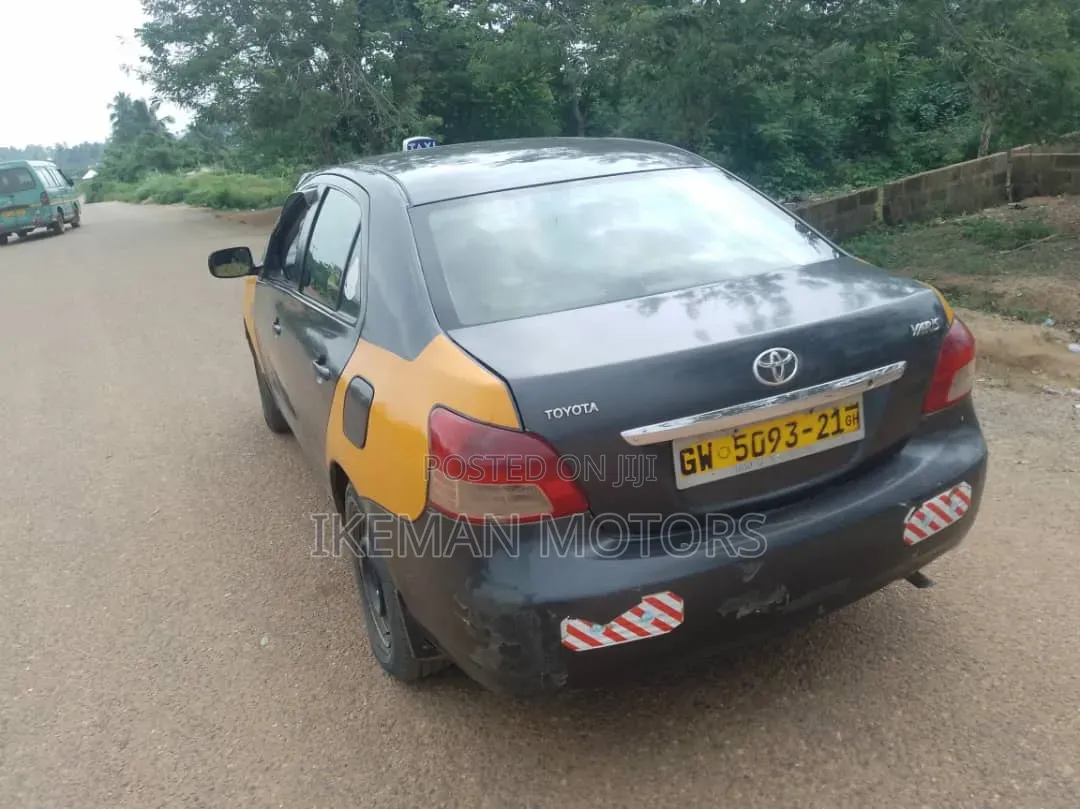 Toyota Yaris 2010 Black