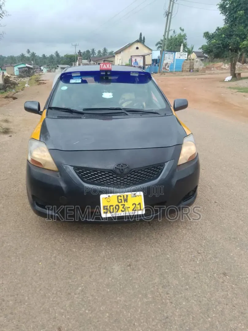 Toyota Yaris 2010 Black
