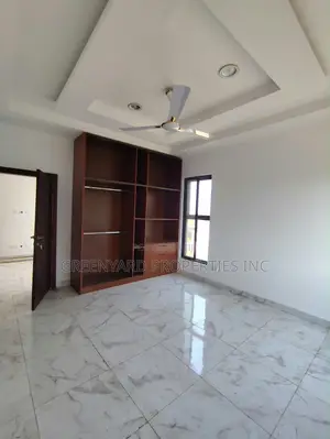 3bdrm House in Roses, Ashaley Botwe for rent