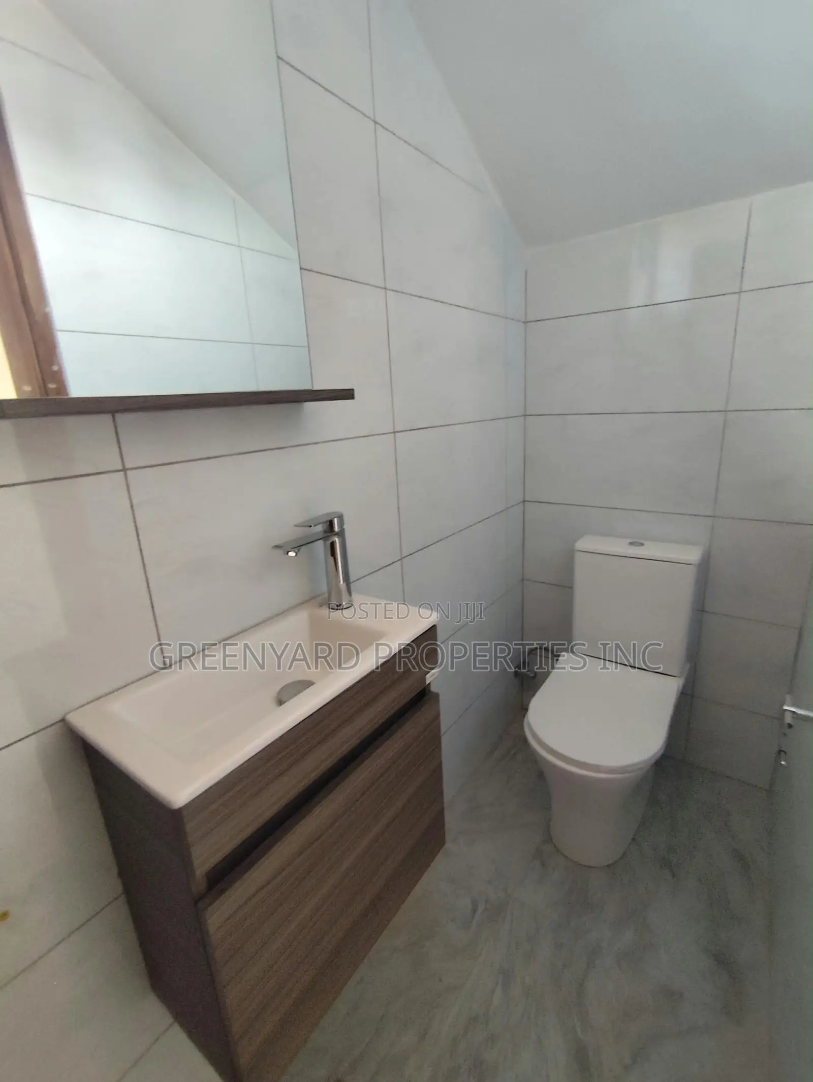 3bdrm House in Roses, Ashaley Botwe for rent
