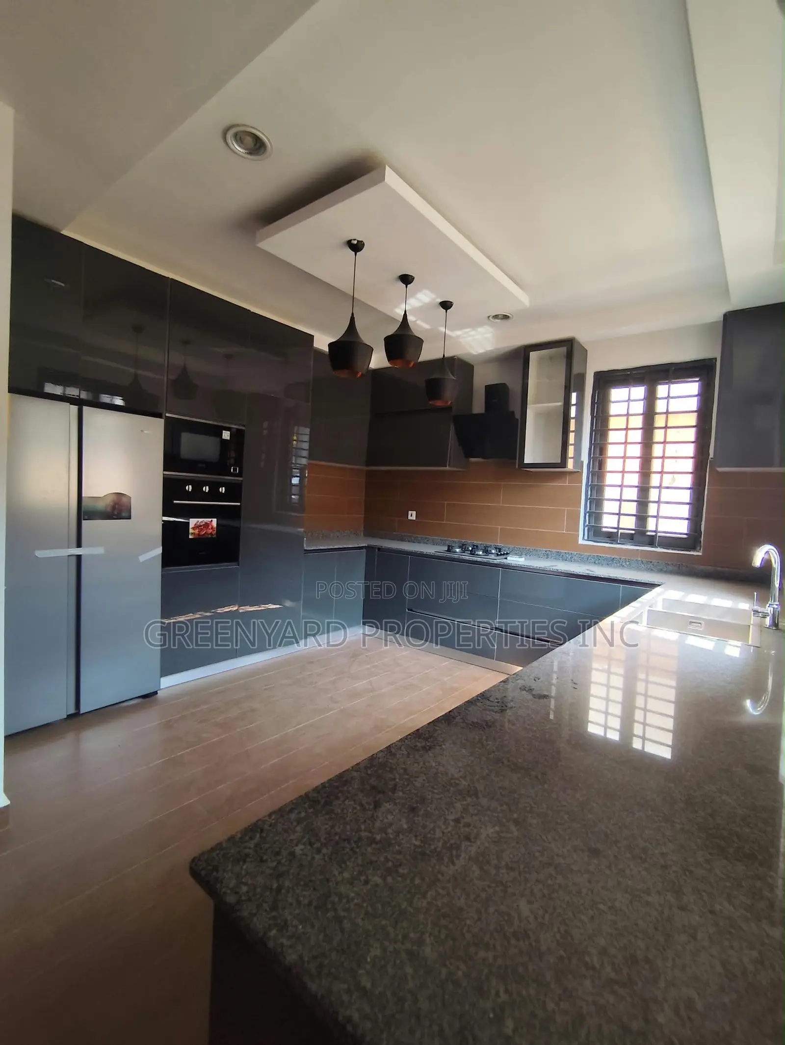 3bdrm House in Roses, Ashaley Botwe for rent