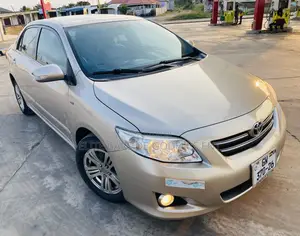 Toyota Corolla LE 4dr Sedan (1.8L 4cyl 4A) 2011 Gold