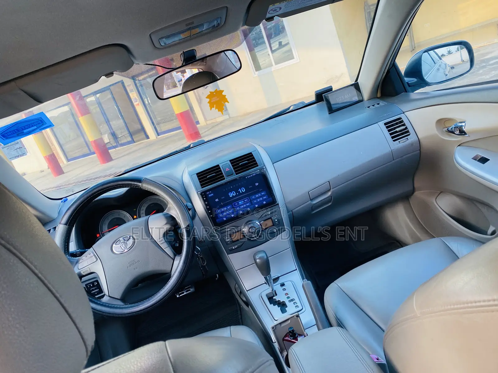 Toyota Corolla LE 4dr Sedan (1.8L 4cyl 4A) 2011 Gold