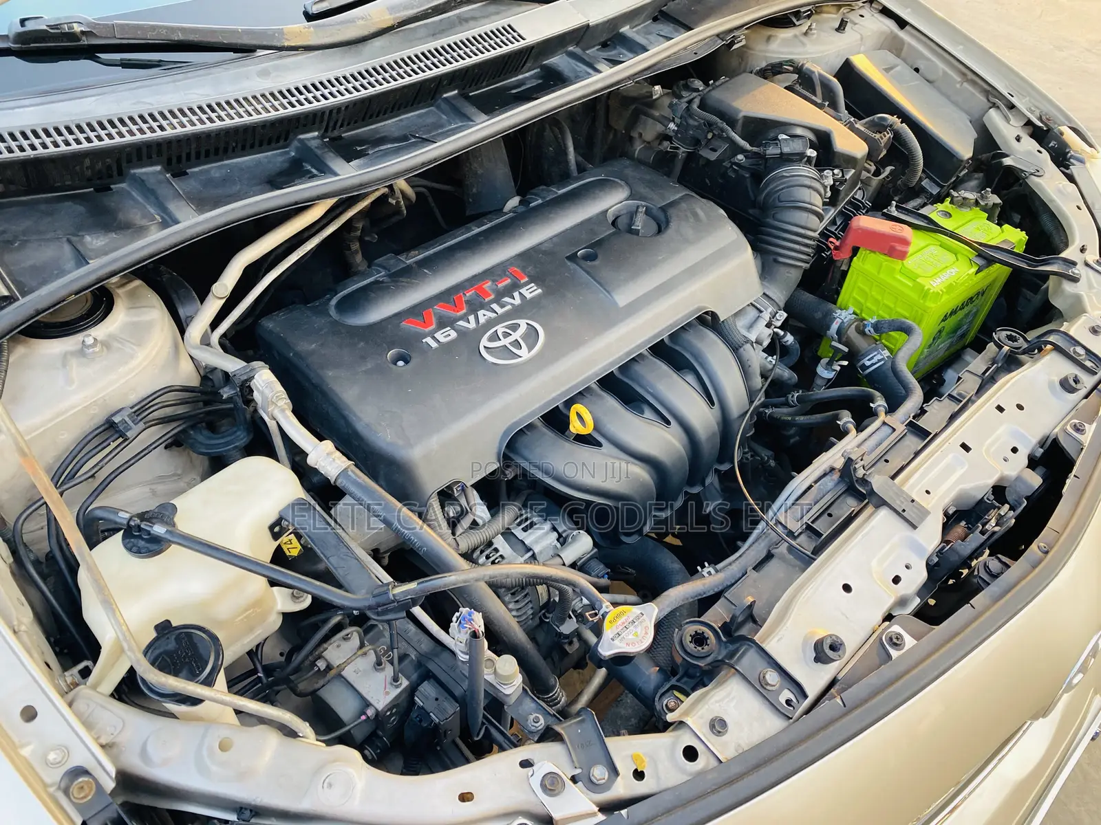Toyota Corolla LE 4dr Sedan (1.8L 4cyl 4A) 2011 Gold