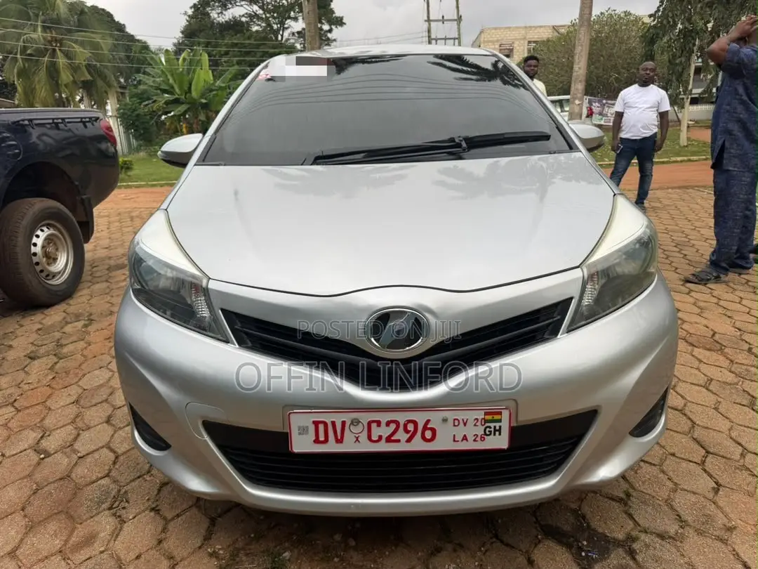 Toyota Vitz 1.3 AWD 5dr 2012 Silver