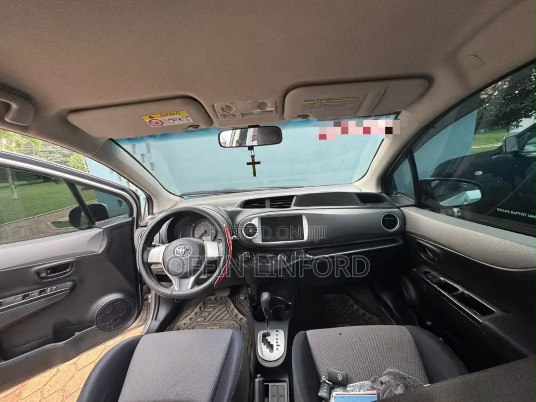 Toyota Vitz 1.3 AWD 5dr 2012 Silver