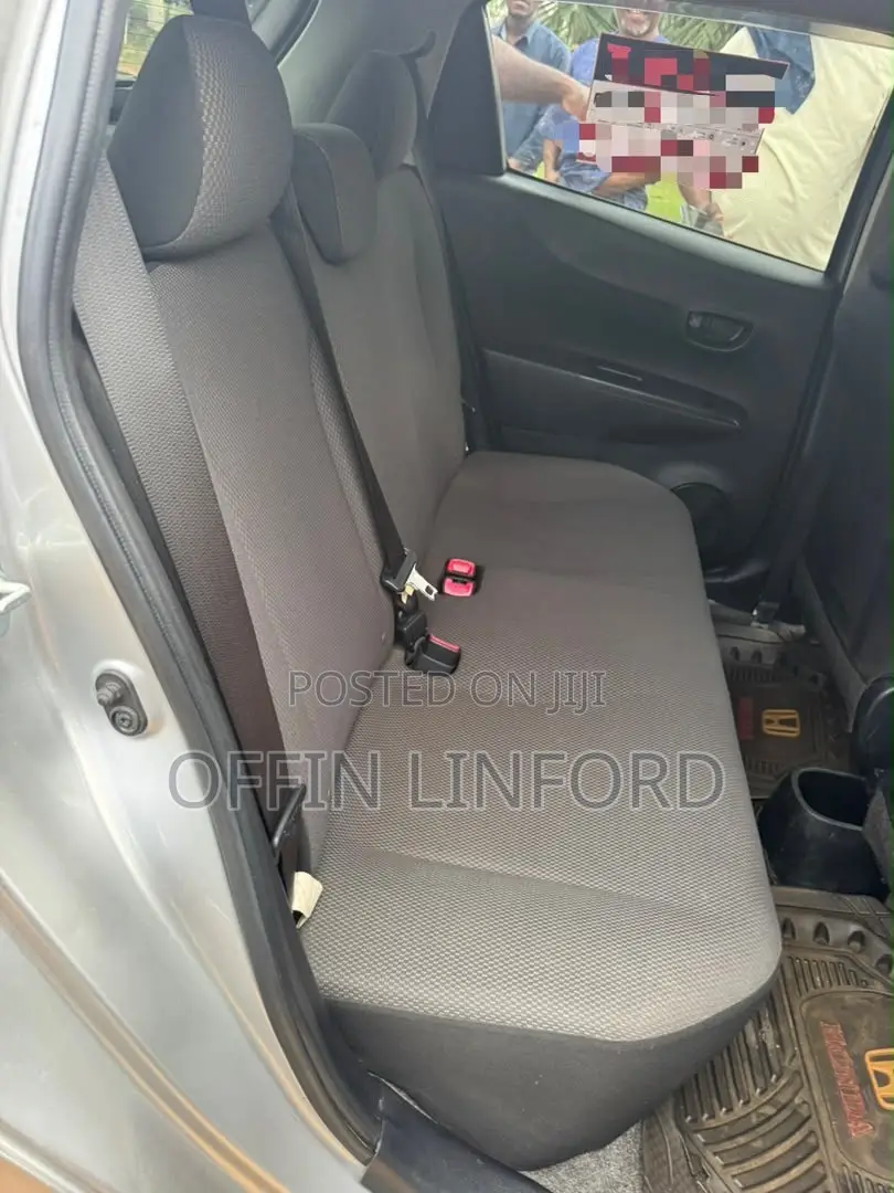 Toyota Vitz 1.3 AWD 5dr 2012 Silver