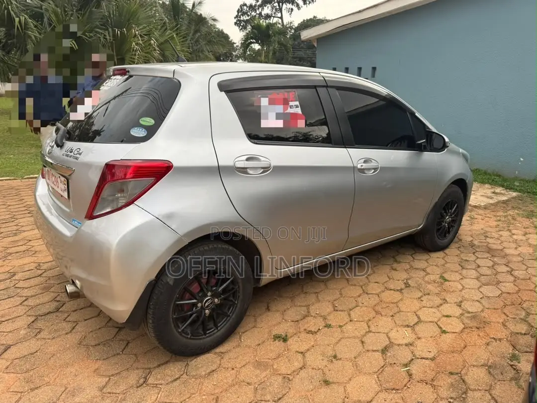 Toyota Vitz 1.3 AWD 5dr 2012 Silver