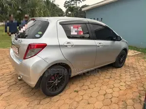 Toyota Vitz 1.3 AWD 5dr 2012 Silver