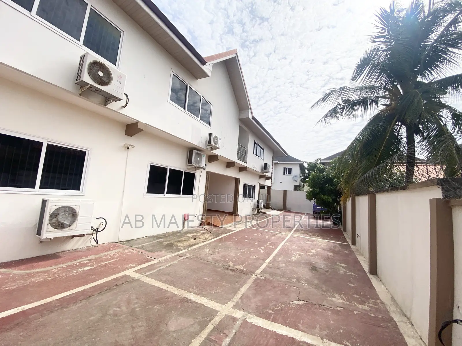 Furnished 3bdrm Townhouse / Terrace for rent